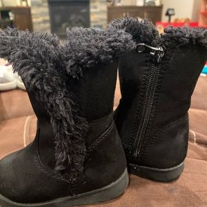 Carter’s, Size 4, black boots with inside fur